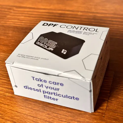 Verpackung des DPF CONTROL Geräts von MS Group zur Überwachung des Dieselpartikelfilters.