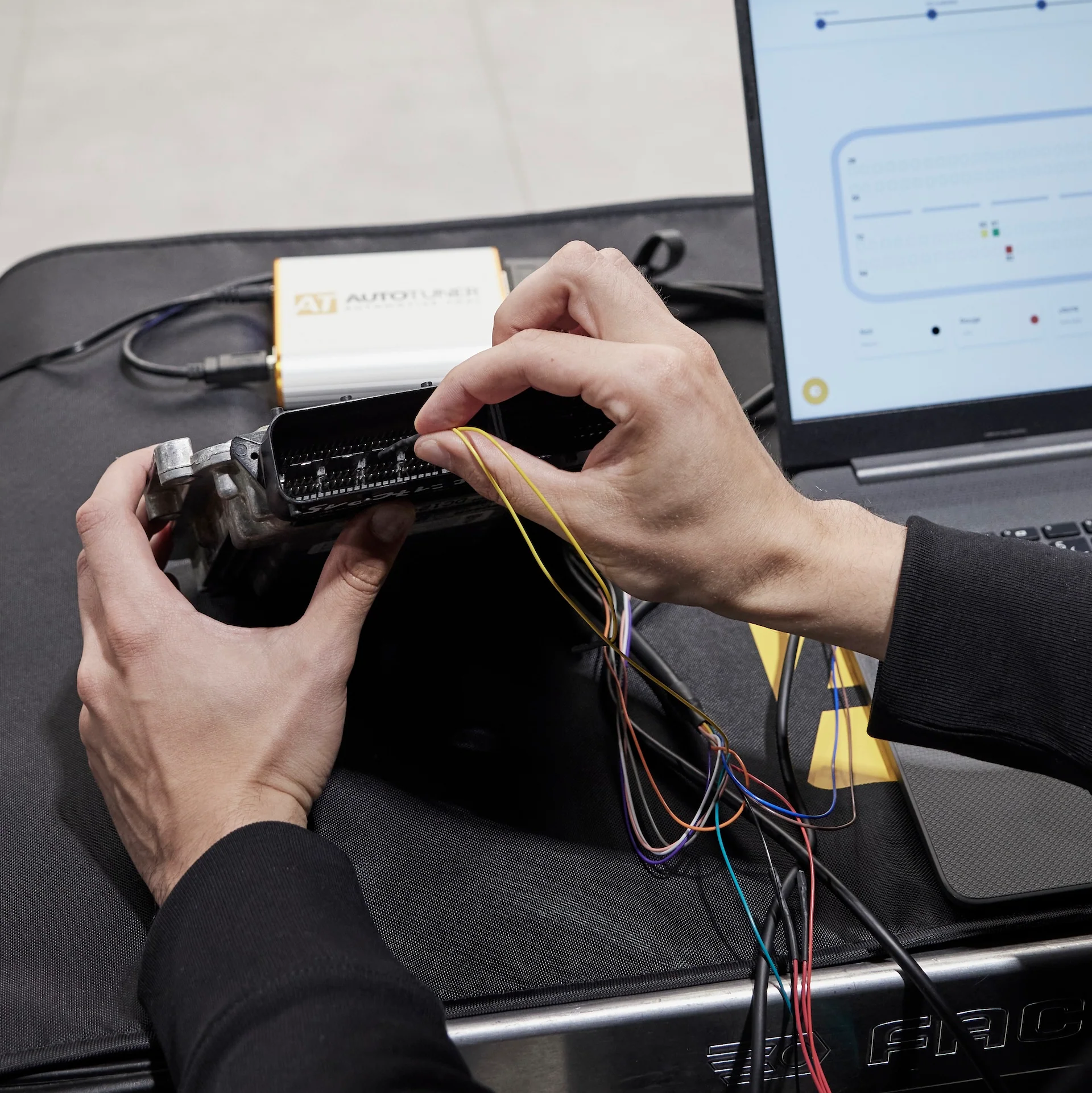 AutoTuner in der Werkstatt – professionelles Tuning-Setup am Fahrzeug