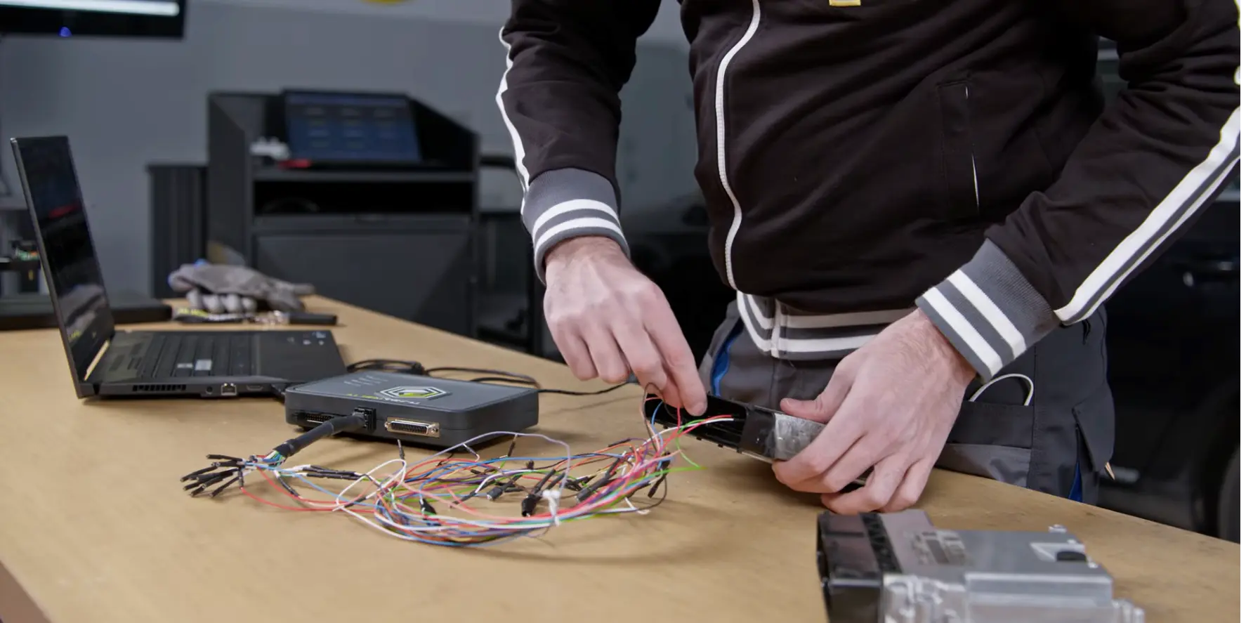 Alientech KESS3 bei ECU TCU Arbeit in der Werkstatt