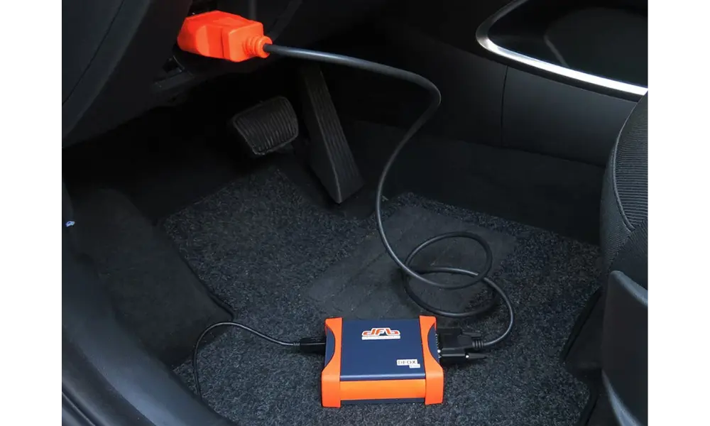 DFOX OBD Verbindung im Fahrzeug für ECU TCU Programmierung und Chiptuning